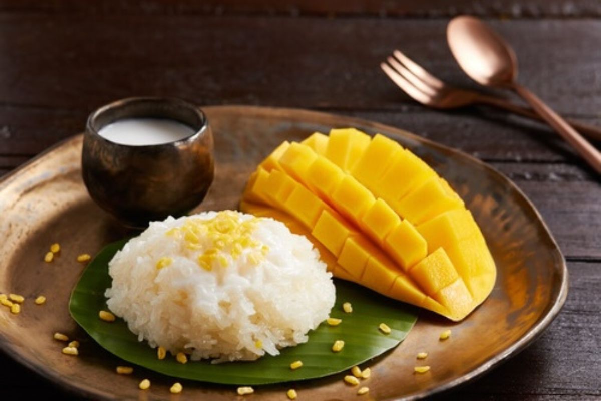 tropical fruits season asia tenggara